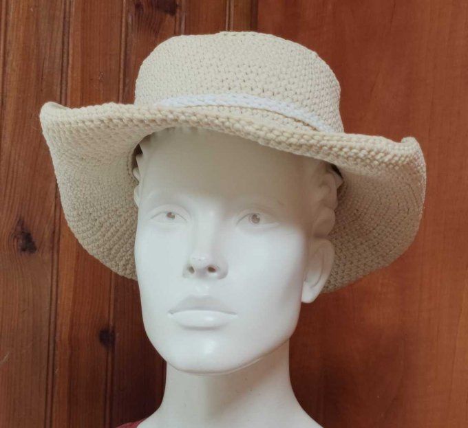 chapeau type capeline 